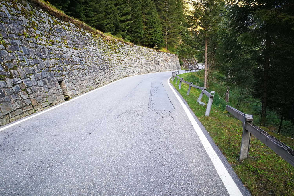 Ferrera GR, Strassenkorrektion Averserstrasse, HMQ AG